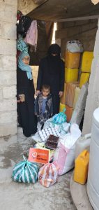 continuamos repartiendo alimentos y productos de higiene a las familias desplazadas en Yemen
