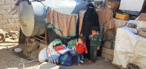 Familias en Yemen con alimentación