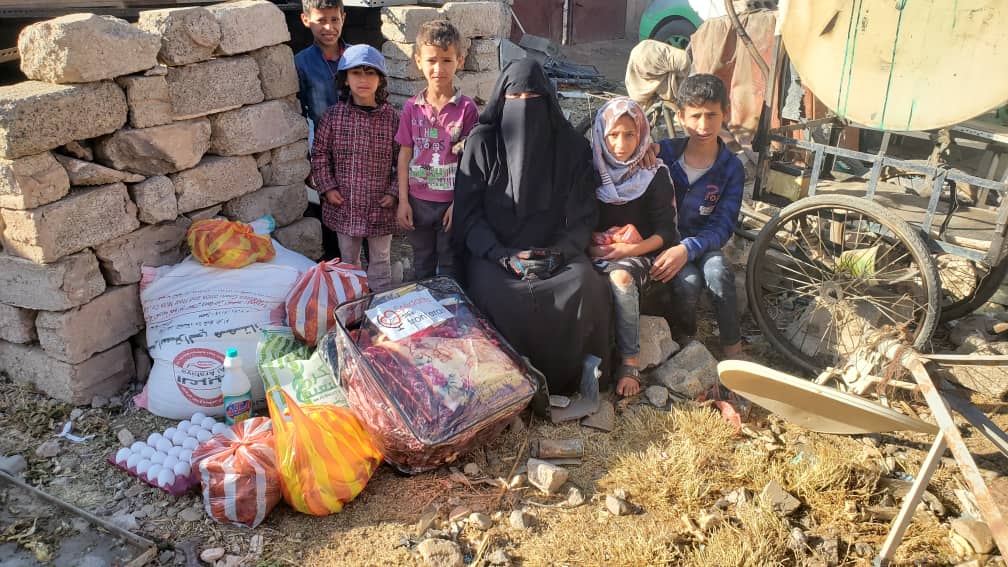 reparto alimentación familias en Yemen