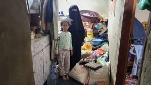 familias en Yemen reciben comida