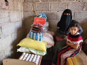 reparto alimento a las profesoras en Yemen