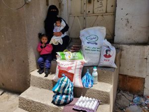 familias en Yemen reciben alimentos