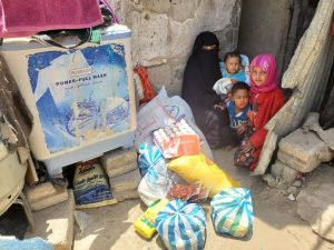 Repartimos packs de alimentos para las familias en Yemen
