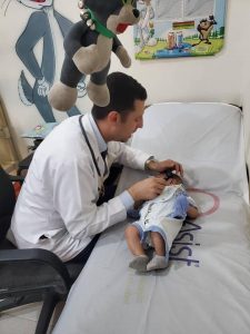 Visita del doctor. Proyecto contra la desnutrición en Yemen