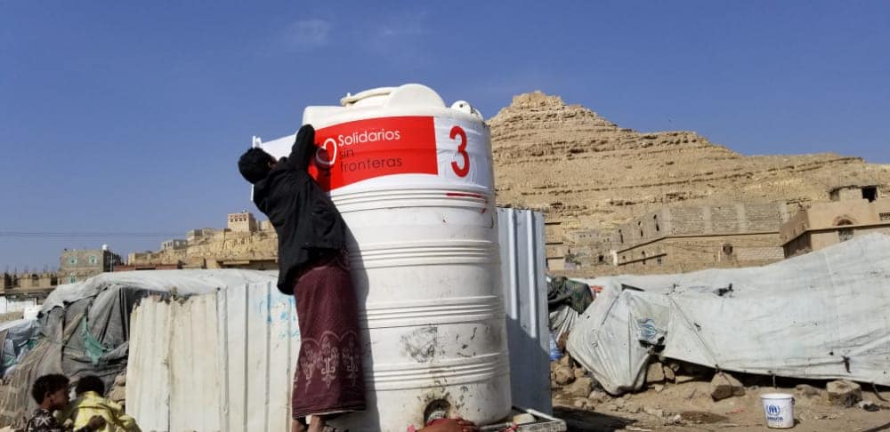 etiquetamos de nuevo nuestros depóstios de agua en Yemen, solidarios sin fronteras