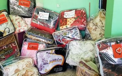 56 mantas para las familias